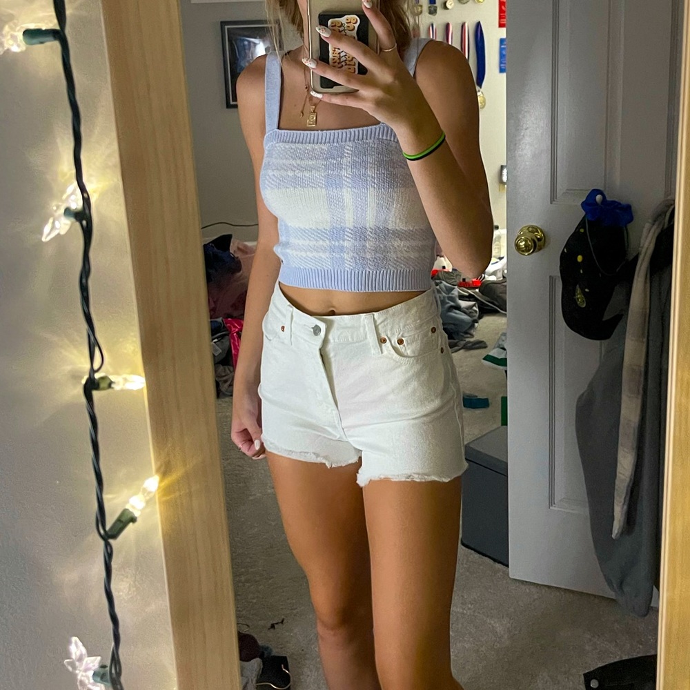 levi high rise shorts size 26!!!